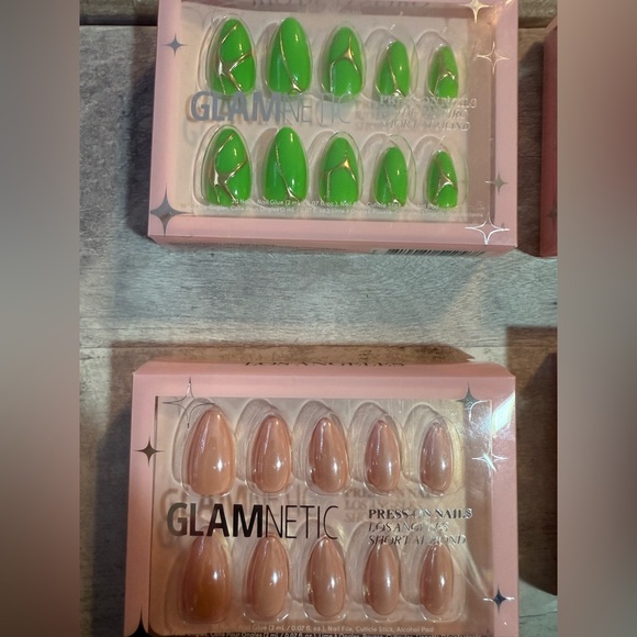 4 sets of Glamnetic Almond Press On Nails - Destination Set - Picture 6 of 7